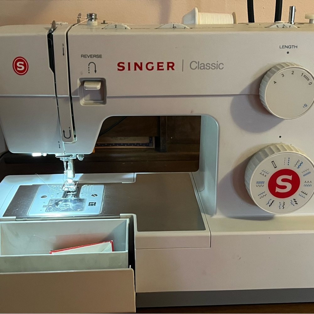 Singer Classic Sewing Machine - Picture 2 of 4